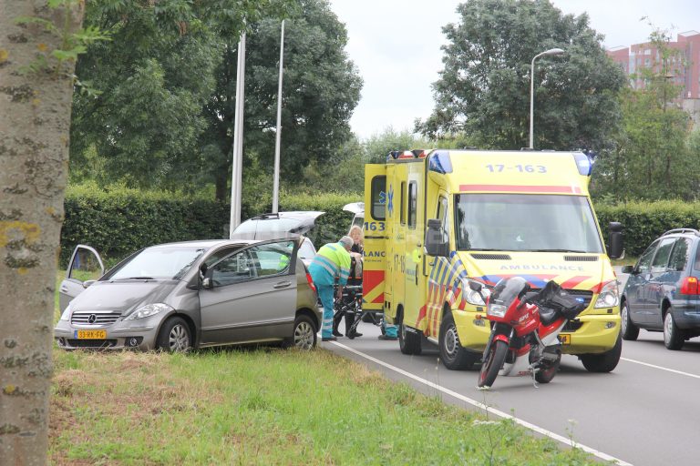Twee gewonden na eenzijdig ongeval Burgemeester van Beresteijnlaan Capelle aan den IJssel