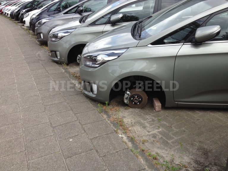 Wielen van meerdere voertuigen gestolen in Zoetermeer