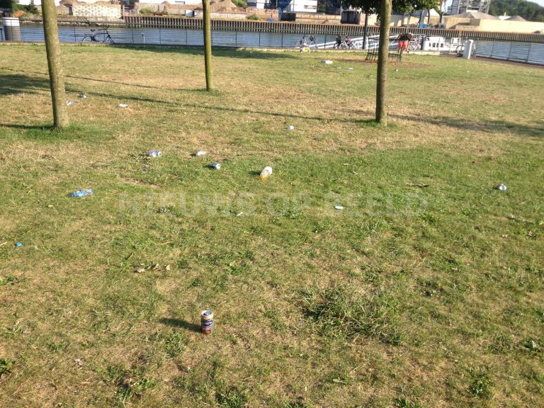 Jongen krijgt hoge boete na dumpen afval en beledigen handhavers in Capelle aan den IJssel