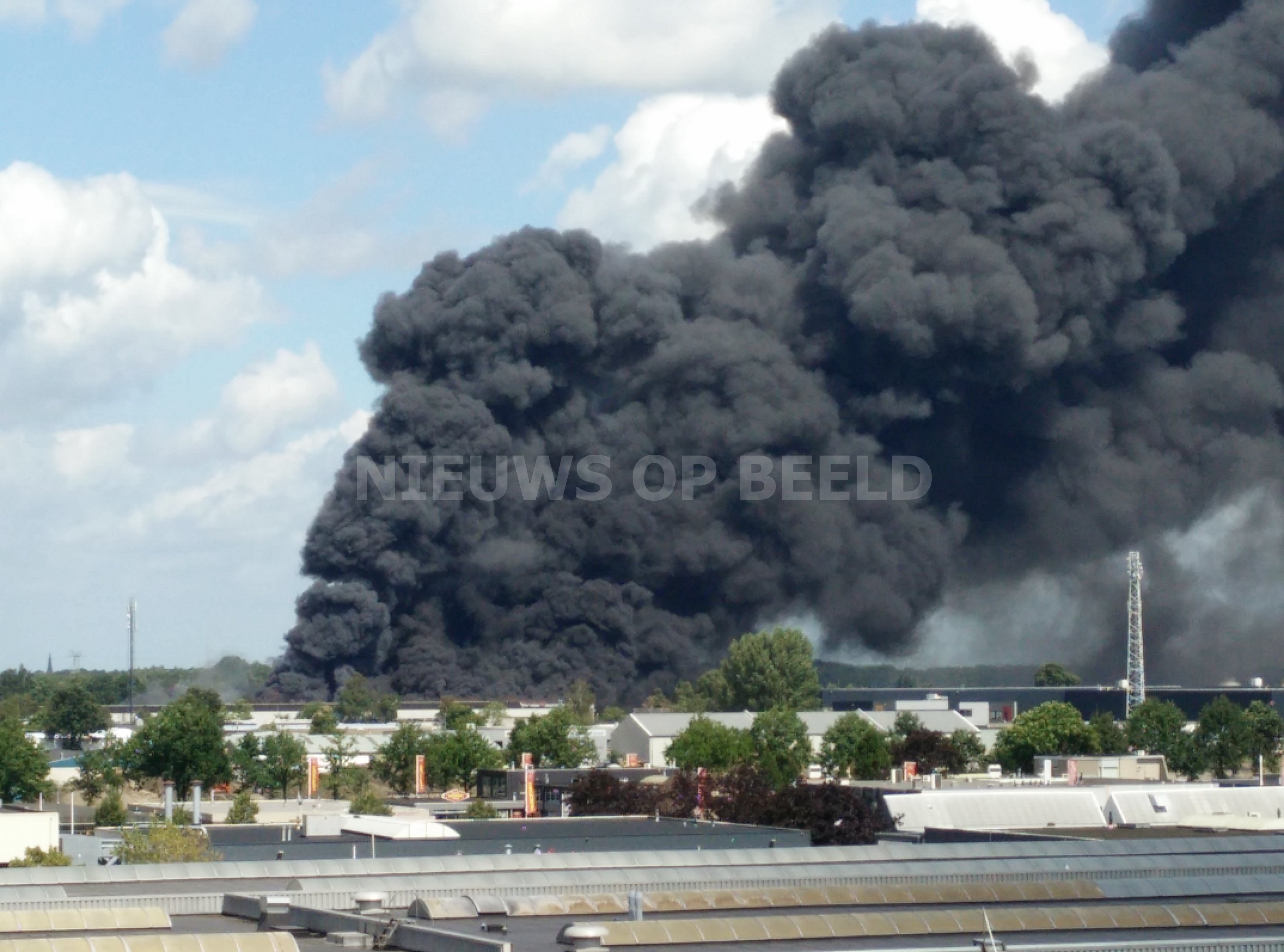 Diverse Het begin Ontspannend Luchtalarmen gaan af bij zeer grote brand afvalverwerkingsbedrijf Breda  GRIP 3 - Nieuws op Beeld - 112 Nieuws vanuit Rotterdam E.O