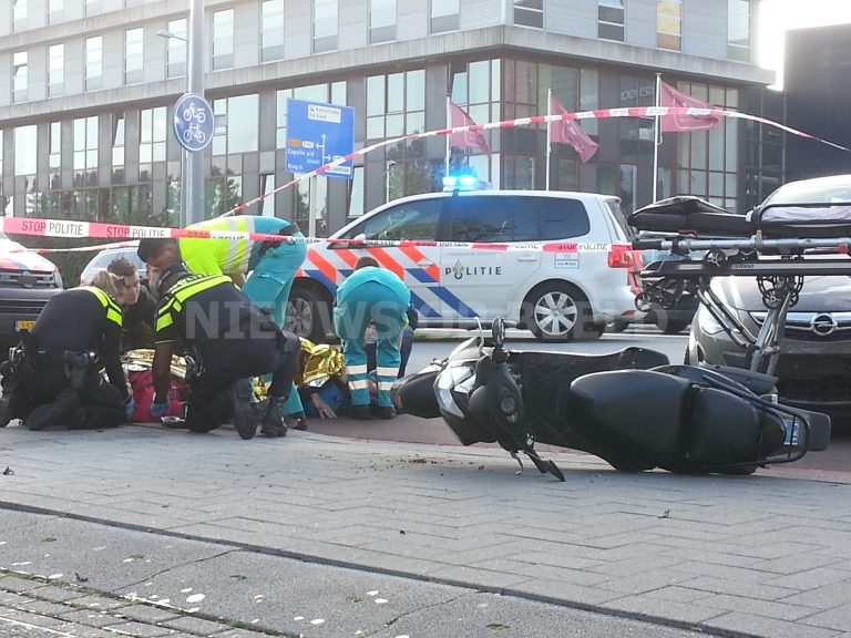 Twee gewonden bij aanrijding tussen auto en scooter Kralingse Zoom Rotterdam