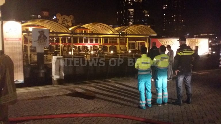 Brand in machinekamer op de Berenboot Parkhaven Rotterdam
