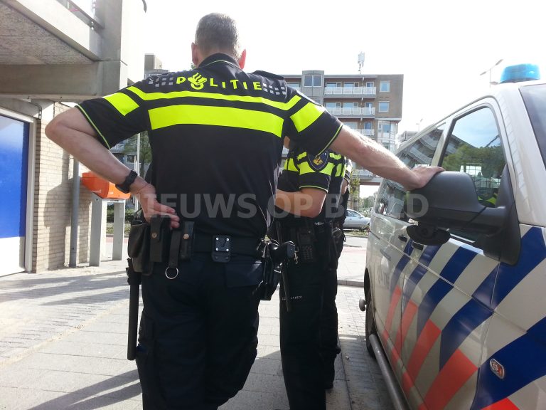 Agressieve man aangehouden voor overlast McDonald’s  Hoofdweg Capelle aan den IJssel (Dumpert video)