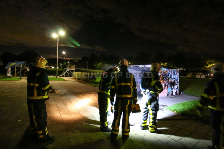 Jeugd steekt olie in brand Molenschaar Strijen