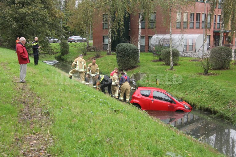 Oudere man raakte met auto te water Kralingse Zoom Rotterdam