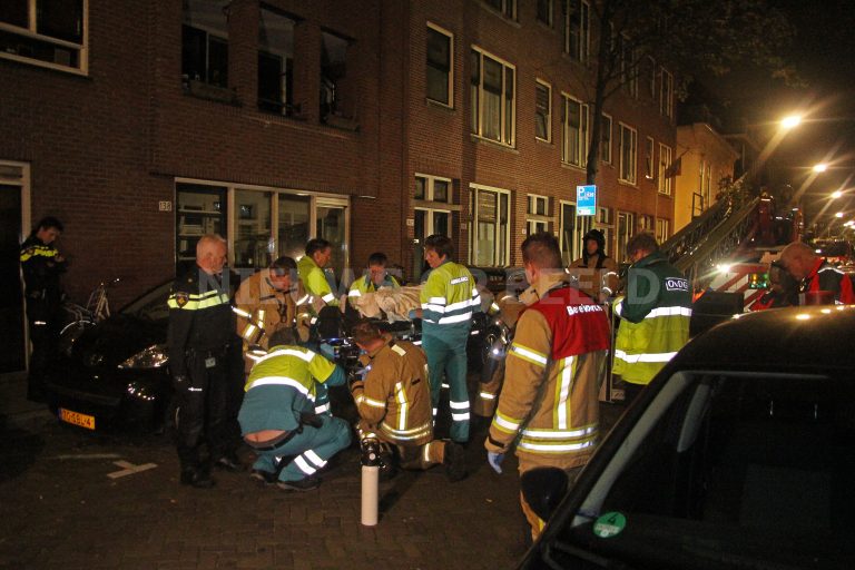 Dode (36) en zwaargewonde (37) na steekpartij in woning Waterloostraat Rotterdam [VIDEO]