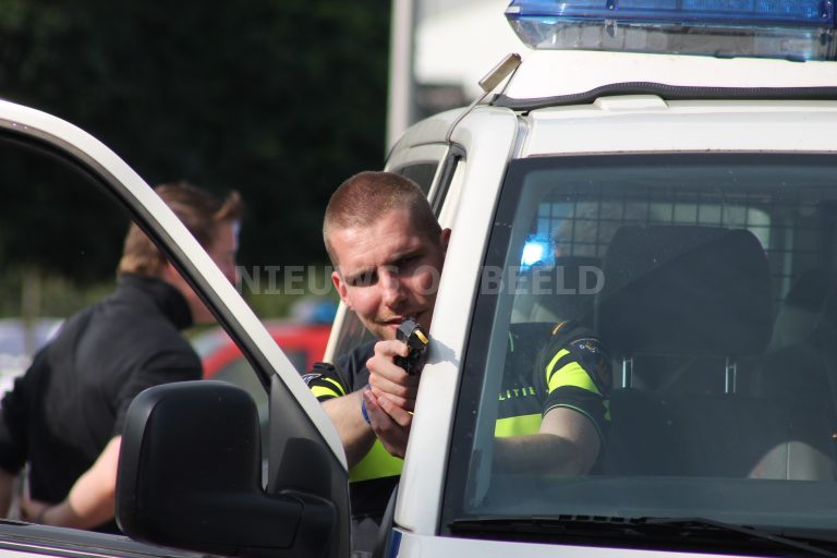 Vader en kinderen aangehouden met nepvuurwapen Rottebandreef Rotterdam