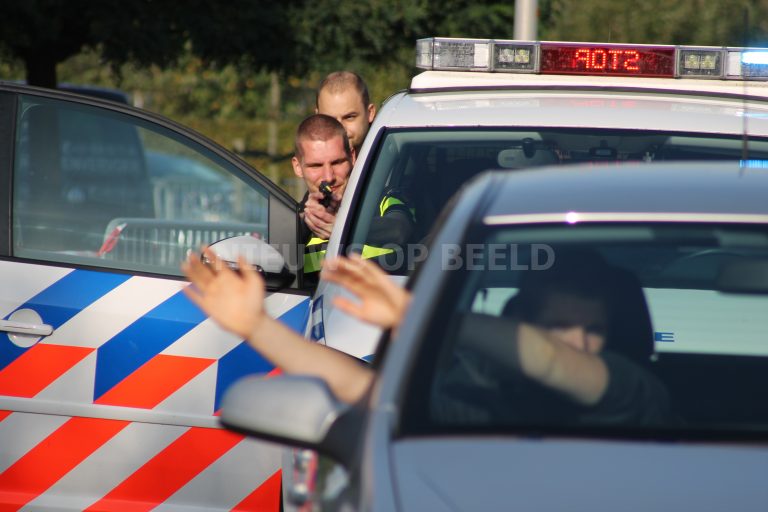 Dronken automobilist crasht na achtervolging op Bergselaan Rotterdam