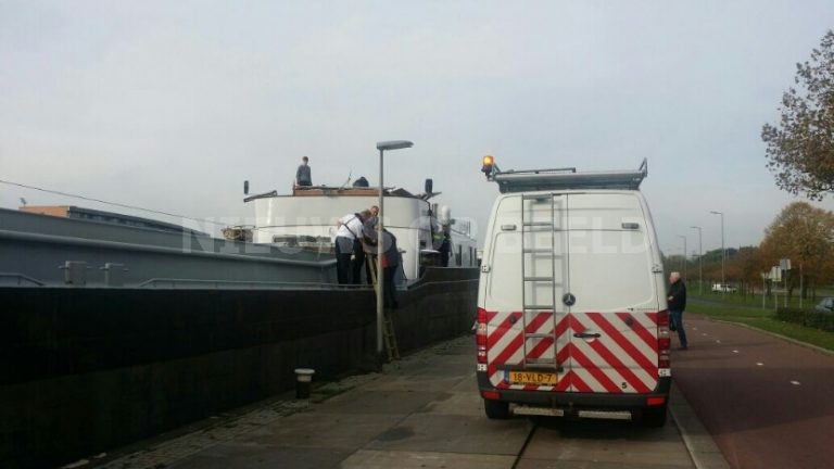 Veel schade na aanvaring tegen Beukelsbrug Rotterdam