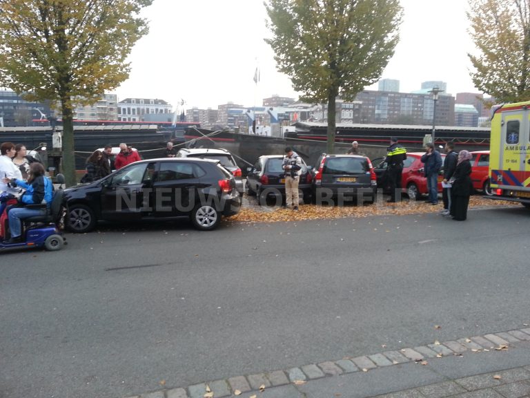 Eén gewonde bij aanrijding Prins Hendrikkade Rotterdam