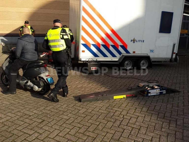 Bromfietser onder invloed raakt rijbewijs kwijt bij verkeerscontrole