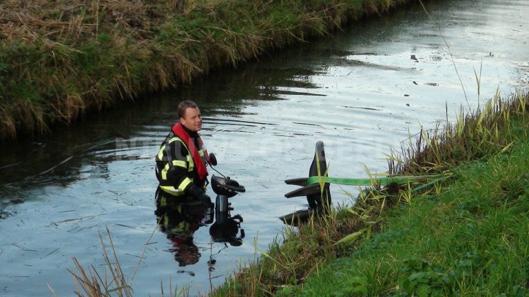 Oudere man te water op de Heuvelweg in Zoetermeer
