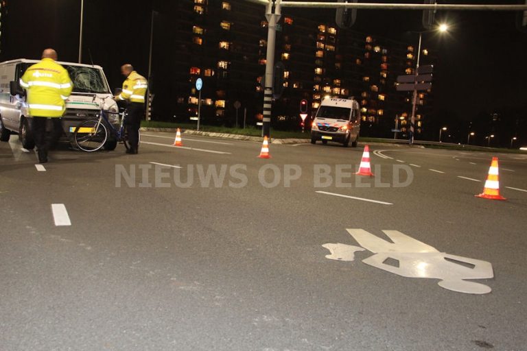 Fietser aangereden door bestelbus Capelseplein Capelle aan den IJssel