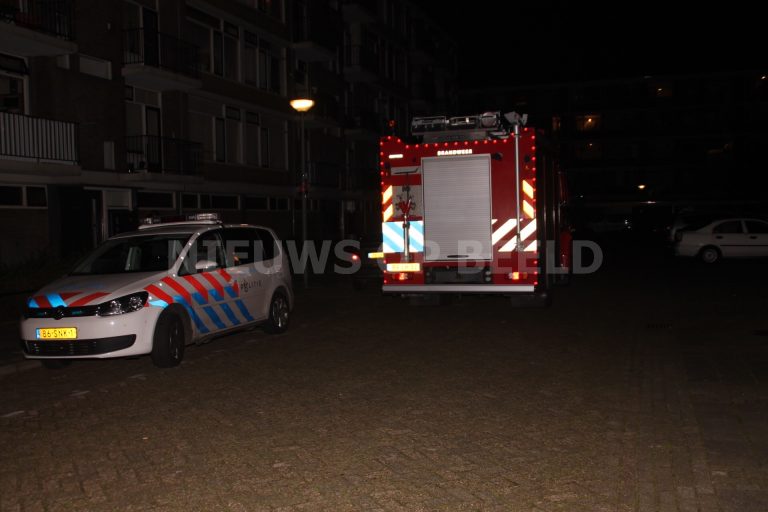 Kindje vast tussen deur Schimmelpenninckstraat Schiedam