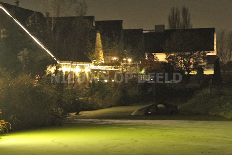 Auto te water bij restaurant de Lindehoeve Rottekade Bergschenhoek
