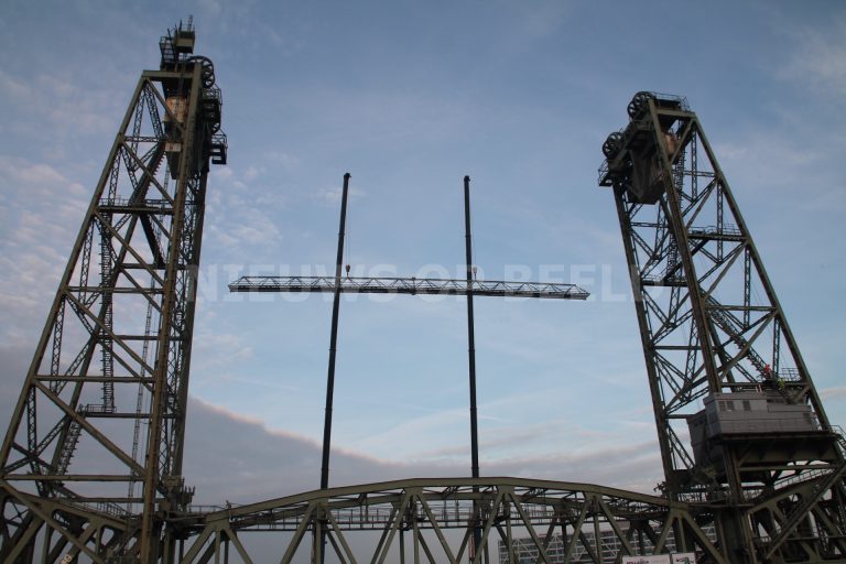 ‘De Hef’ gaat weg voor renovatie Koningshavenbrug Rotterdam