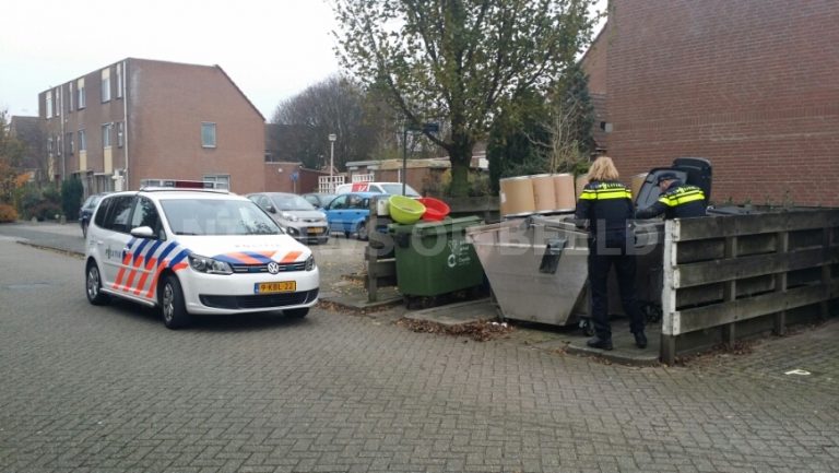 Politie en handhaving onderzoeken gedumpt afval Capelle aan den IJssel