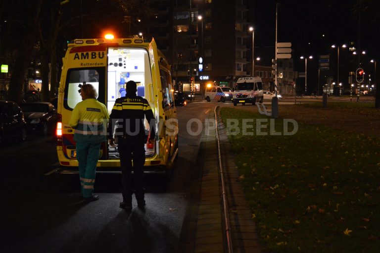 Taxichauffeur raakt gewond bij kop staart aanrijding Mariniersweg Rotterdam