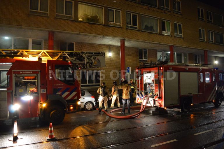Woningbrand Pijperstraat Rotterdam, drie slachtoffers naar ziekenhuis vervoerd