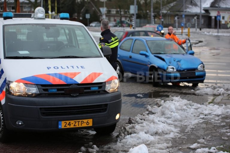 Gewonde na ongeval met personenauto’s Colosseumweg Rotterdam