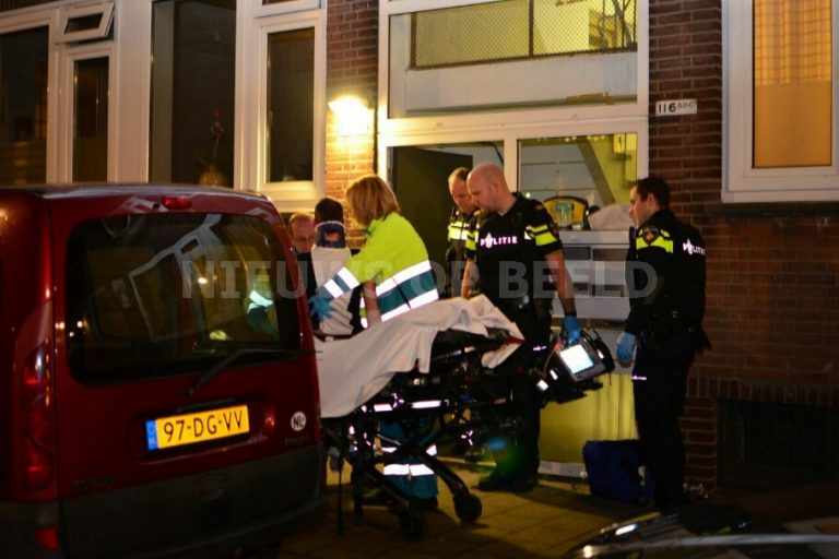 Twee aanhoudingen na gewonde door steekpartij Polslandstraat Rotterdam