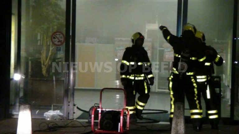 Winkelcentrum onder de rook na brand in stomerij Middelwaard Zoetermeer