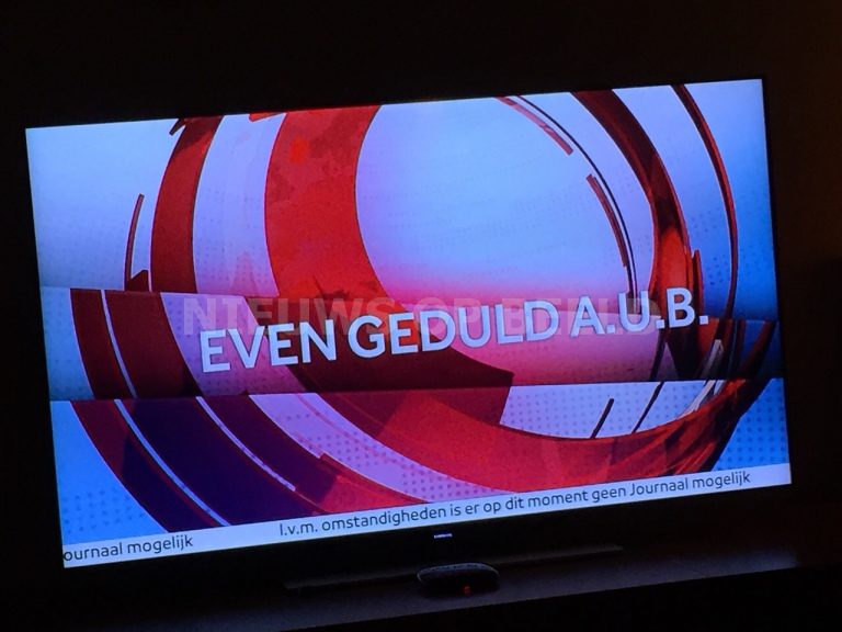 NOS Journaal onderbroken door man met pistool die zendtijd eist!