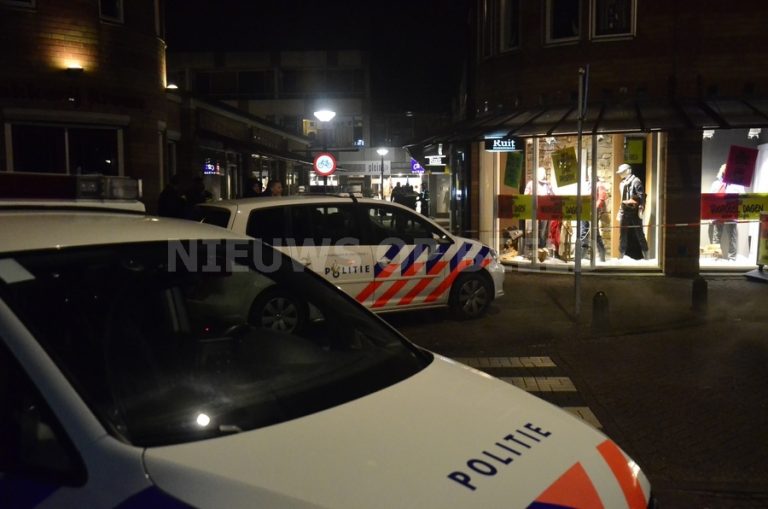 Klopjacht op overvallers Raadhuisplein Lekkerkerk