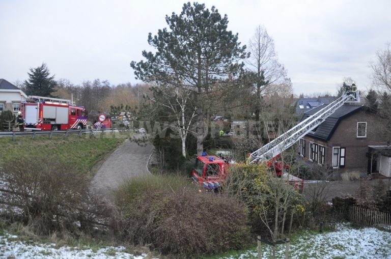 Brandweer rukt uit voor schoorsteenbrand Lageweg Ouderkerk aan den IJssel