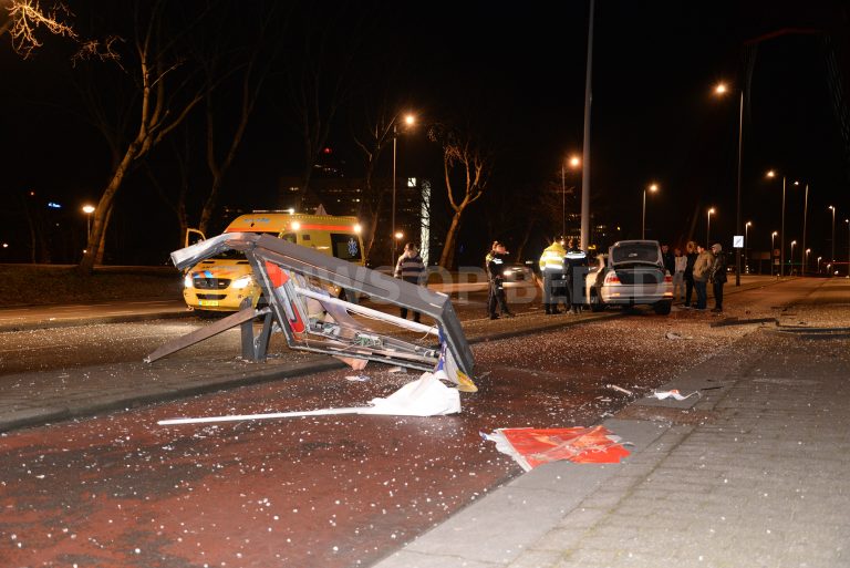 Ravage na éénzijdig ongeval voor de Willemsbrug Rotterdam (video)