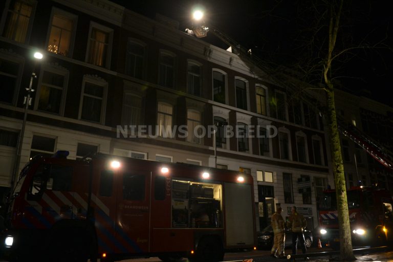 Felle brand in schoorsteen Westersingel Rotterdam
