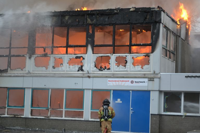 Grote brand in buurthuis Vredenoordplein Rotterdam-Kralingen