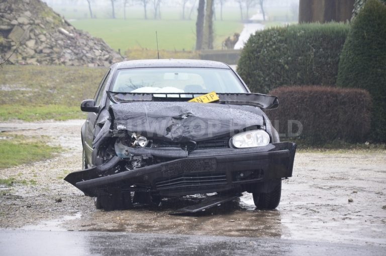Frontale aanrijding door afslaand voertuig Provincialeweg West – N228 Haastrecht