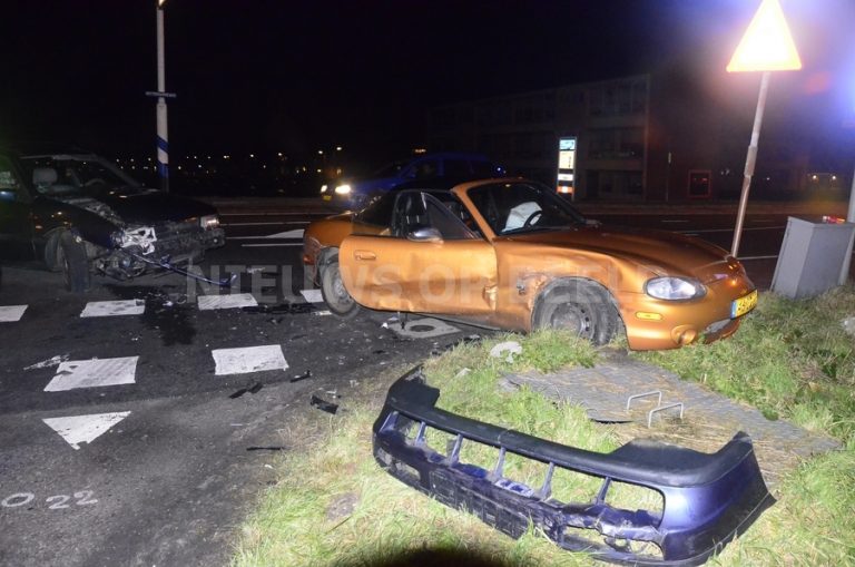 Flinke schade na ongeval tussen meerdere voertuigen Julianasluis Gouda