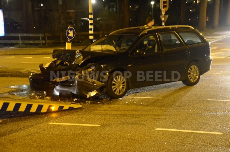 Gewonde na aanrijding tussen twee voertuigen Ridder van Catsweg Gouda