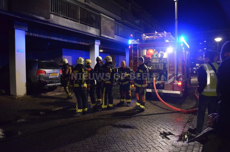 Tientallen bewoners geëvacueerd door autobrand Heuvellaan Gouda