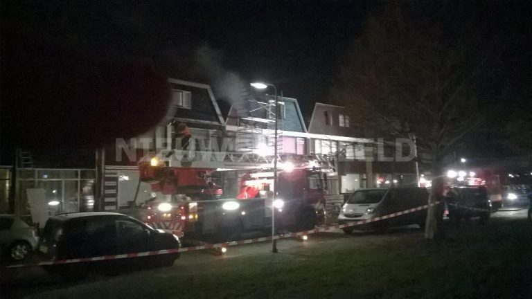 Felle zolderbrand verwoest woning Van Weerden Poelmanstraat Zwijndrecht