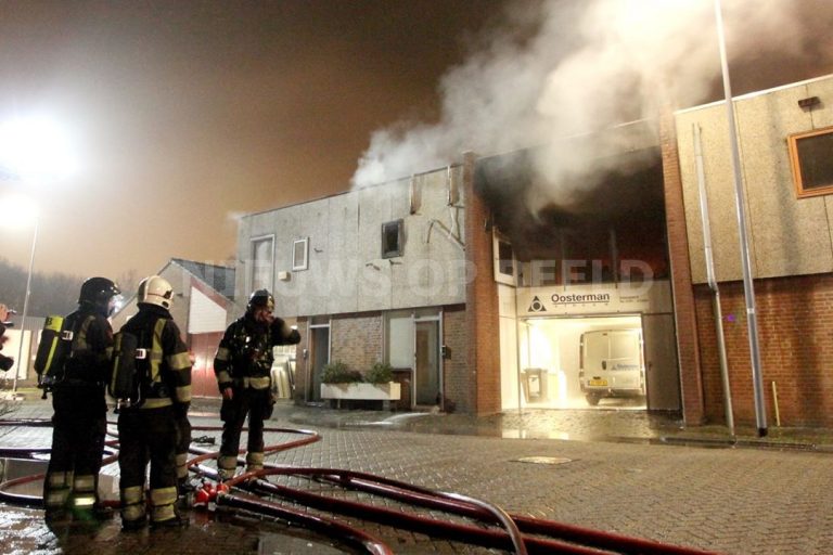 Zeer grote brand in bedrijfsloods Dwarsweg Rozenburg