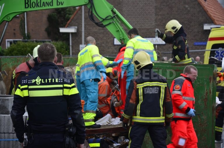 Bouwvakker zwaargewond na bekneld raken onder betonnen schot in bouwcontainer Prins Hendrikstraat Gouda