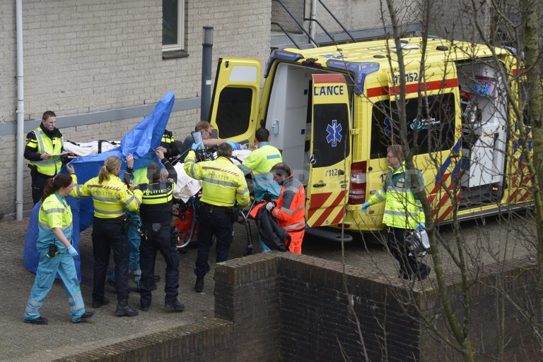 Dode vrouw (19) en zwaargewonde man (27) in woning aangetroffen Floris Burgwal Capelle a/d IJssel