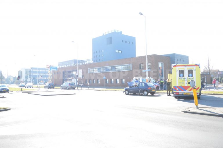 Aanrijding drie personenauto’s Prins Alexanderlaan Rotterdam