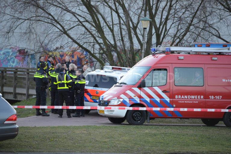 Onderzoek na aantreffen lichaam in water Brugweg Zwijndrecht