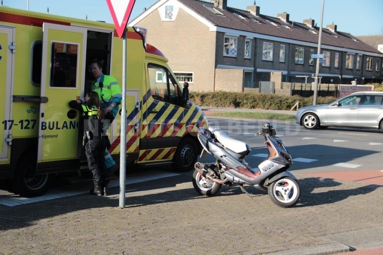 Aanrijding tussen een Microcar en scooter Merellaan Capelle aan den IJssel