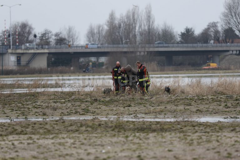 Persoon in drijfzand Corpus Reis Door De Mens, Willem Einthovenstraat Oegstgeest
