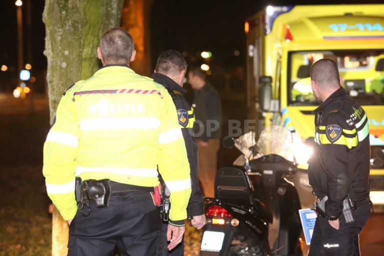 Gewonde na ongeval met twee scooterbestuurders Molenvliet Rotterdam