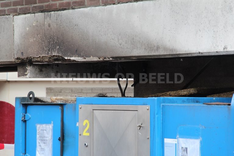 Forse schade na brand perscontainer Hollands Diep Capelle aan den IJssel