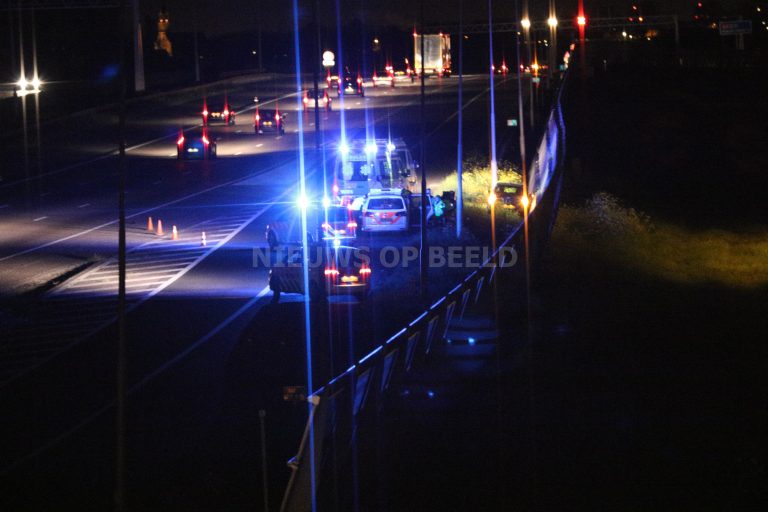 Hulpdiensten reanimeren automobilist op A4 Leiderdorp