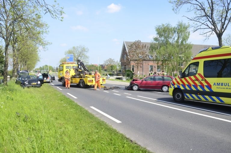 Flinke aanrijding met drie voertuigen t.h.v. manege Provincialeweg – N210 Bergambacht