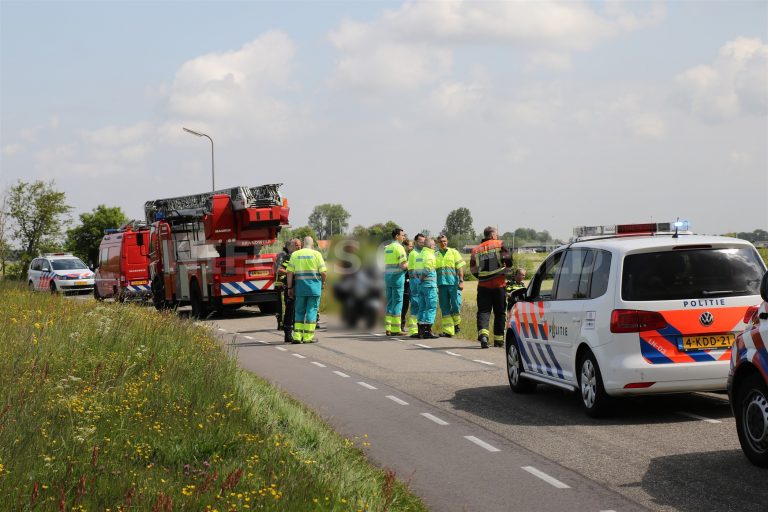 Hulpdiensten rukken massaal uit voor mogelijk motorrijder te water Zijldijk Warmond, bestuurder was hulp voor motor gaan halen