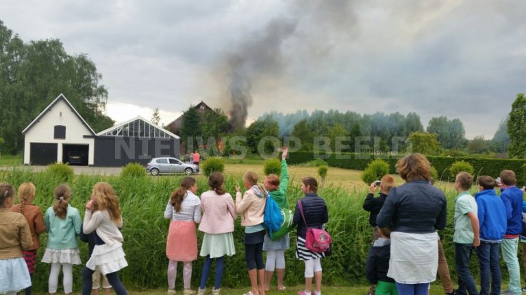 Grote brand in houten schuur Achterambachtseweg Hendrik-Ido-Ambacht
